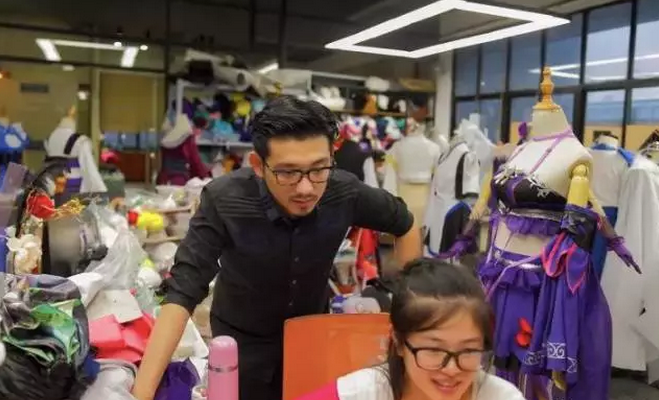 從第1單虧幾十塊到年售數(shù)千萬(wàn)，他把小眾二次元做成了大生意！【賣家故事】